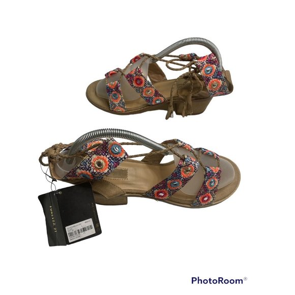 Forever 21 Sandals Size 7 Boho Multicolor Open Toe Strappy NEW - Picture 2 of 6